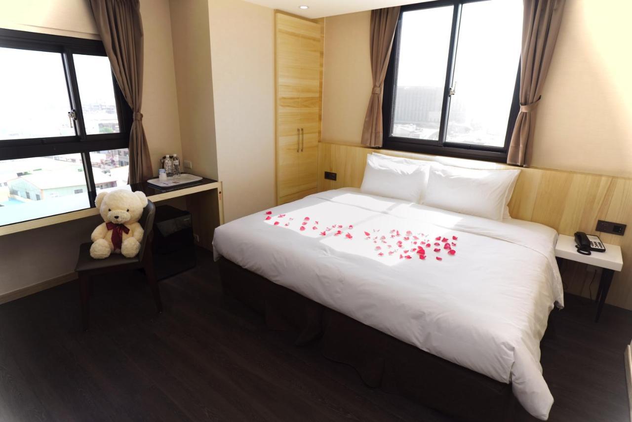 Red Hotel Yuanlin Buitenkant foto